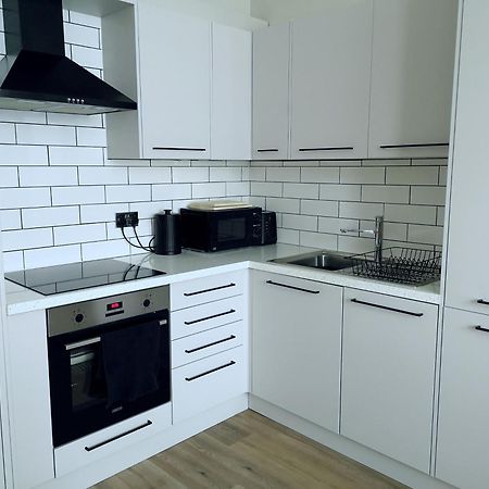 Stunning Modern Apartment Sleeps 4 - 6 Min Walk From Golden Beaches-Free Parking Bournemouth Exteriér fotografie
