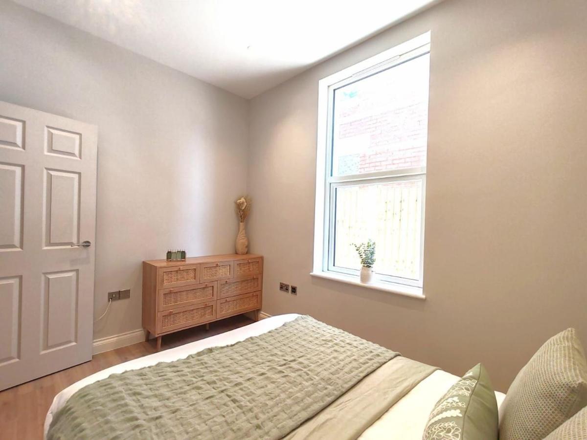 Stunning Modern Apartment Sleeps 4 - 6 Min Walk From Golden Beaches-Free Parking Bournemouth Exteriér fotografie