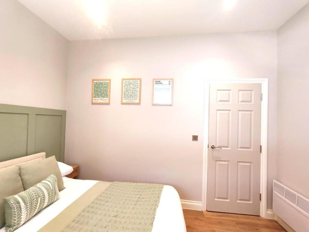 Stunning Modern Apartment Sleeps 4 - 6 Min Walk From Golden Beaches-Free Parking Bournemouth Exteriér fotografie